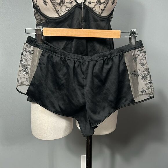 Victoria’s Secret Black Satin Lace Top and Bottom Short Set - Picture 4 of 11